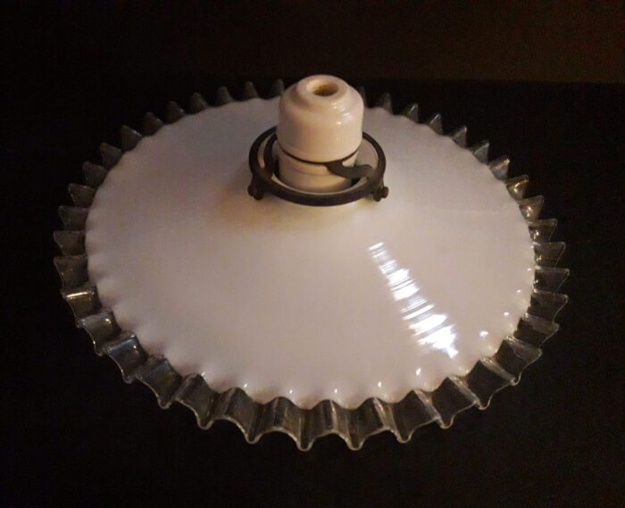 Lustre, ancienne galette en opaline – Image 3