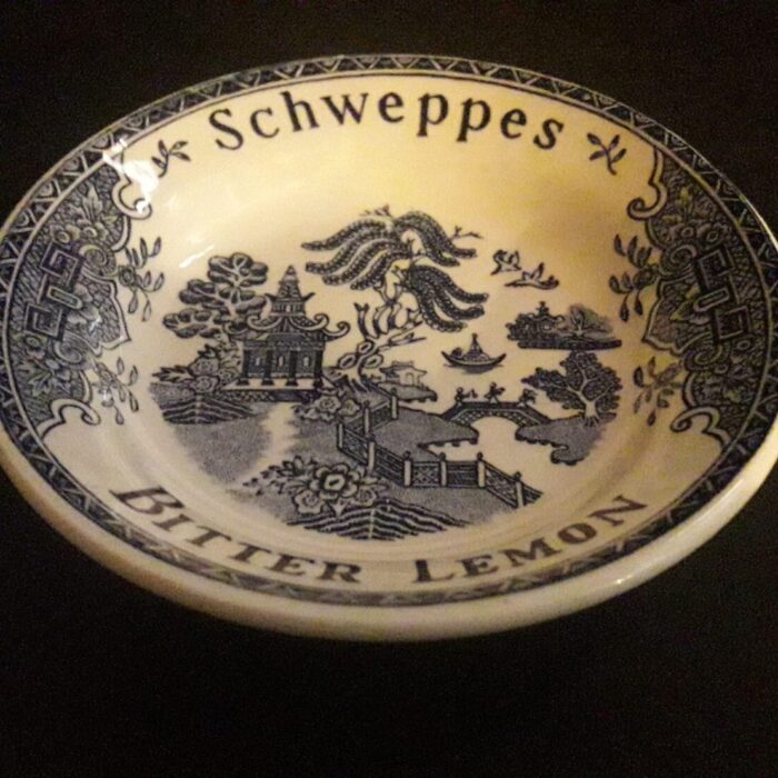 Coupelle, ramasse-monnaie publicitaire Scwheppes Bitter Lemon bleu