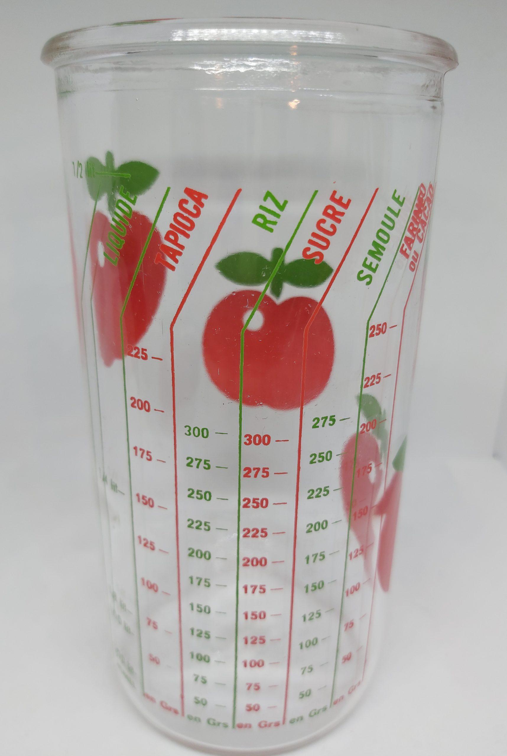 Verre doseur gradué vintage Henkel en verre décor pomme 500 ml – La Roue du  Passé