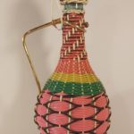 Bouteille scoubidou multicolore des années 60′