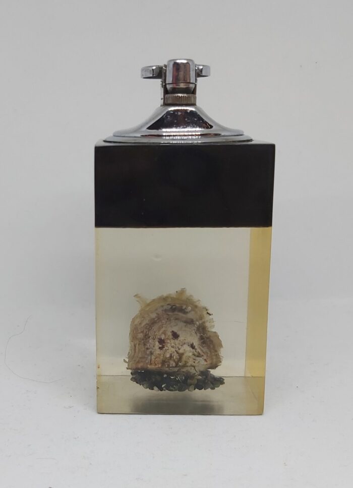 Briquet de table en inclusion sous résine – Image 7