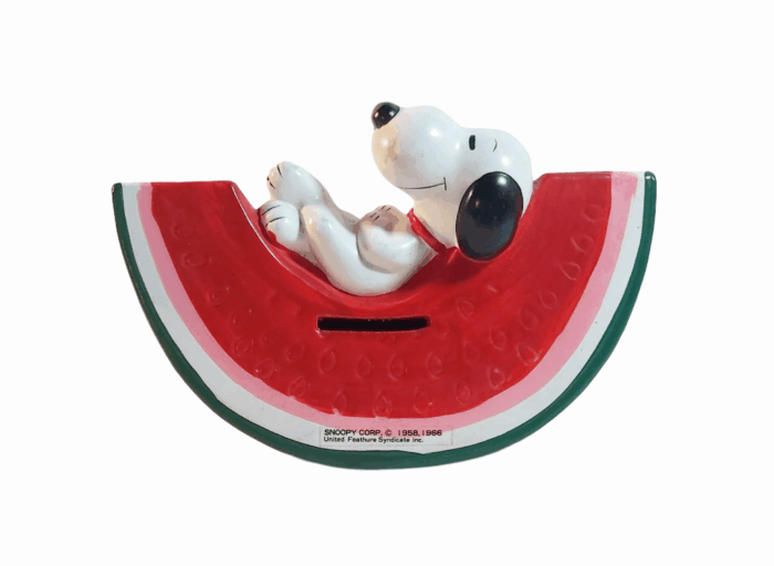 Snoopy  sur sa pastèque Tirelire – Image 4