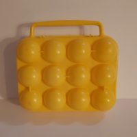 Boîte à oeufs jaune